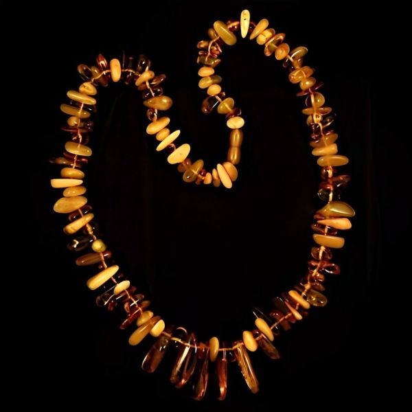 Long Polished Amber Graduated Bead Drop Necklace circa 1930s