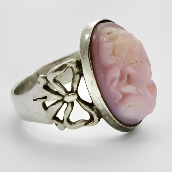 Sterling Silver and Pink Conch Shell Cameo Bow Ring circa 1920s