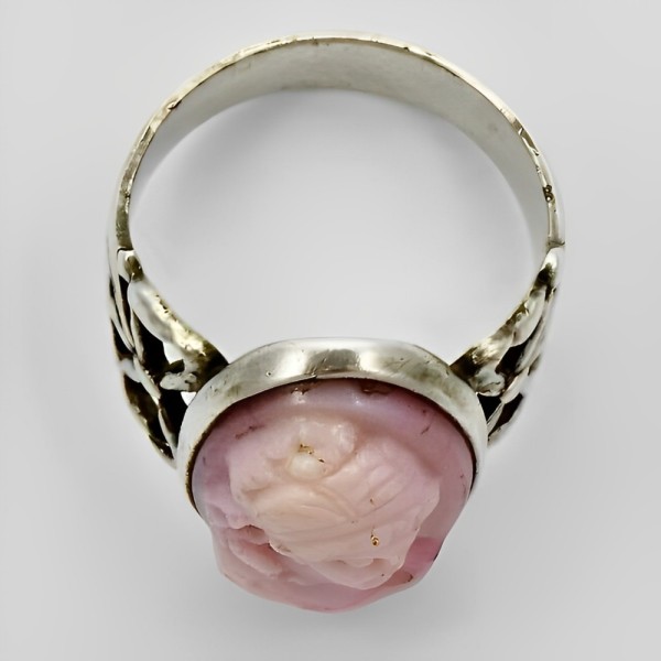 Sterling Silver and Pink Conch Shell Cameo Bow Ring circa 1920s