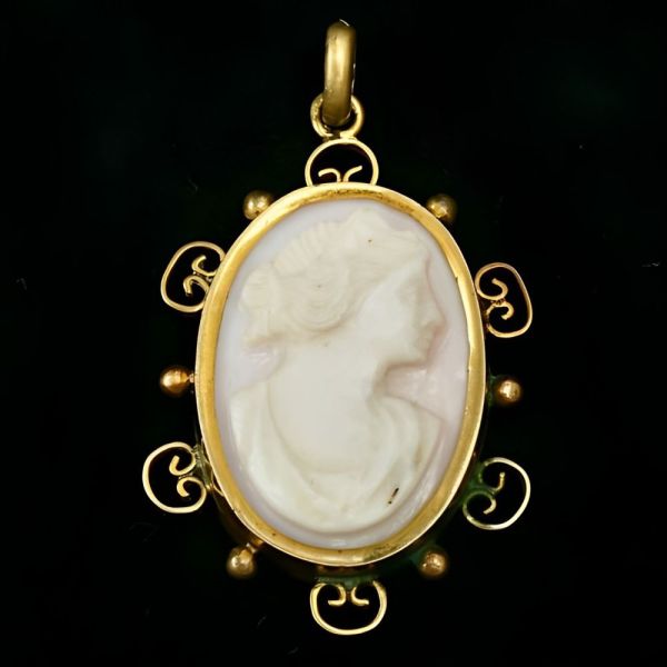 Antique Victorian Gold Plated Angel Skin Coral Cameo Pendant