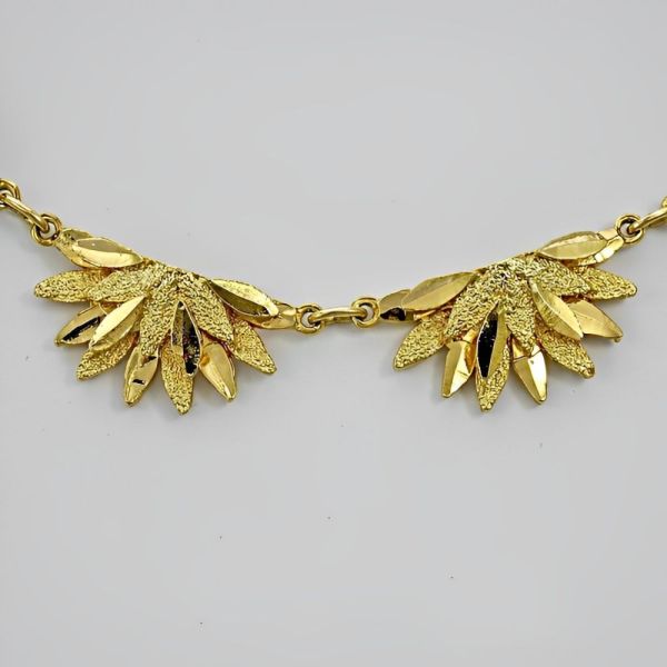Gold Plated Brushed and Shiny Petal Link Necklace circa 1970s
