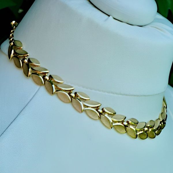 Trifari Gold Plated Brushed and Shiny Leaves Necklace circa 1960s