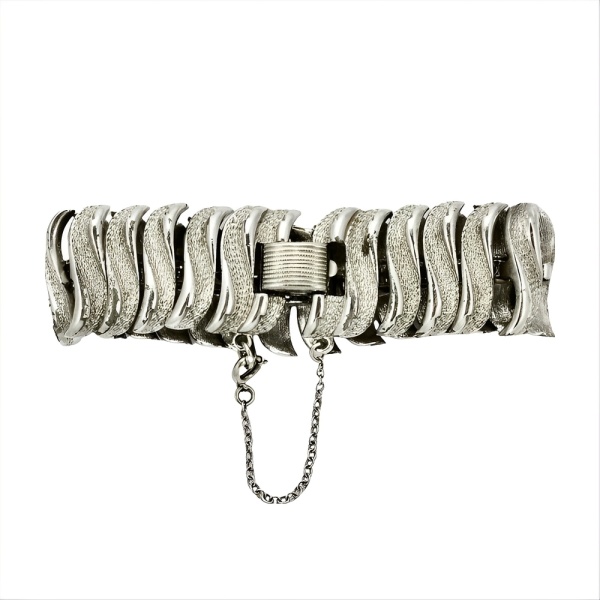 Coro Pegasus Silver Plated Textured Shiny Link Bracelet