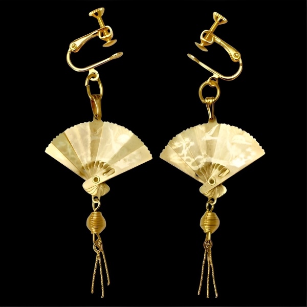 Gold Tone Fan Drop Screw Back Earrings circa 1970s