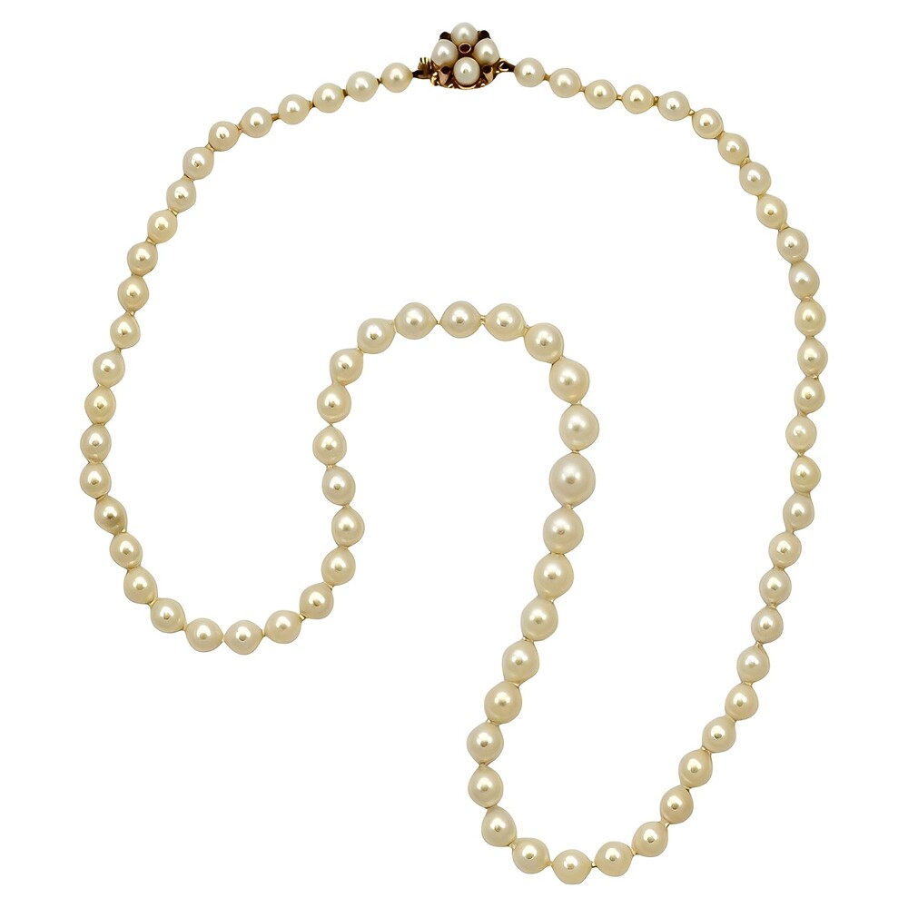 Graduated Cultured Pearl Necklace with 9K Gold Clasp