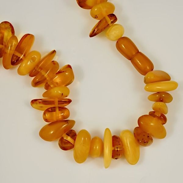 Long Polished Amber Graduated Bead Drop Necklace circa 1930s