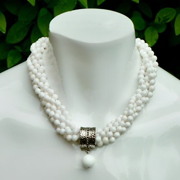 Twisted White Bead Necklace with Pendant